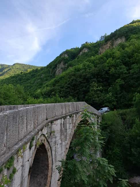 Bentbaša: Guided Walking Tour - Reading the rocks and plant life
