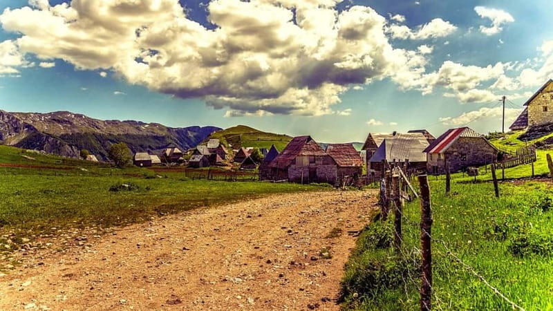 Bosnia's Nomad Havens: Lukomir & Umoljani - From Sarajevo to Bjelašnica in 90 minutes