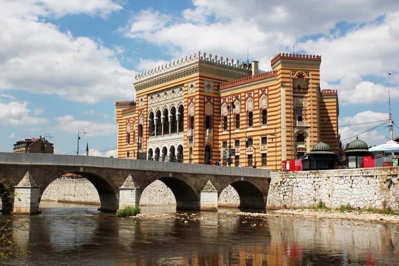 Sarajevo: Discover Sarajevo Walking Tour with Local Guide - Key points at a glance