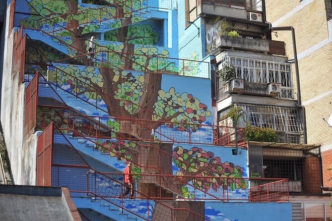 SARAJEVO STREET ART TOUR (art, history & mystery) - sARTajevo! - What the guide adds to the walk
