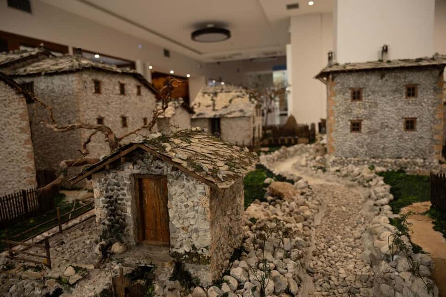 Split/Trogir: Mostar and Medjugorje Tour with Wine Tasting - Mostar’s old town and the famous bridge
